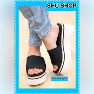 NWT SHUSHOP ”Jade” Faux leather Black/Ivory Color Block Platforms Sandals